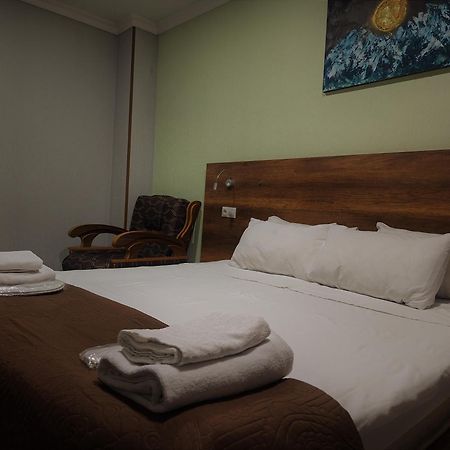 Hotel Georgian Kutaiszi Kültér fotó