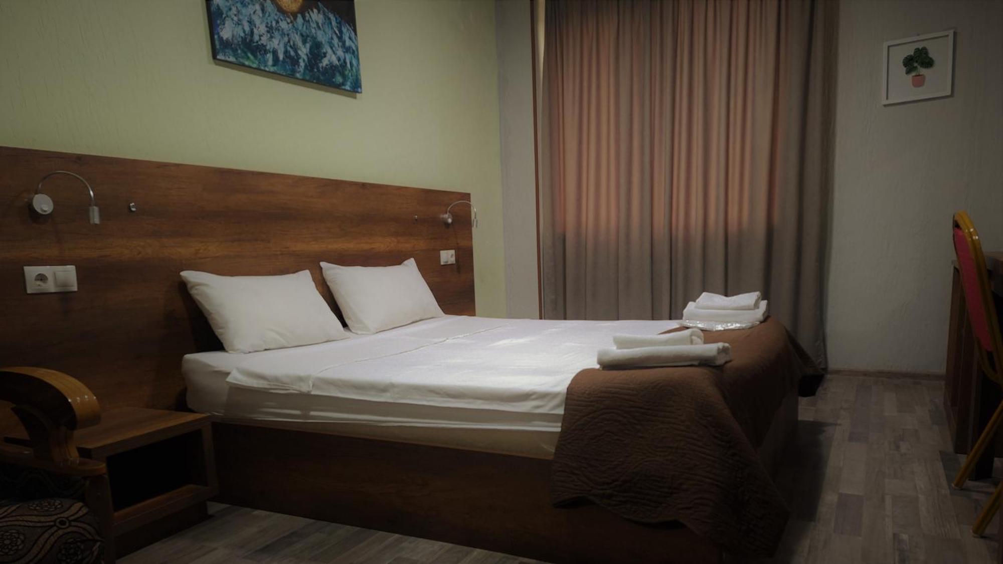 Hotel Georgian Kutaiszi Kültér fotó