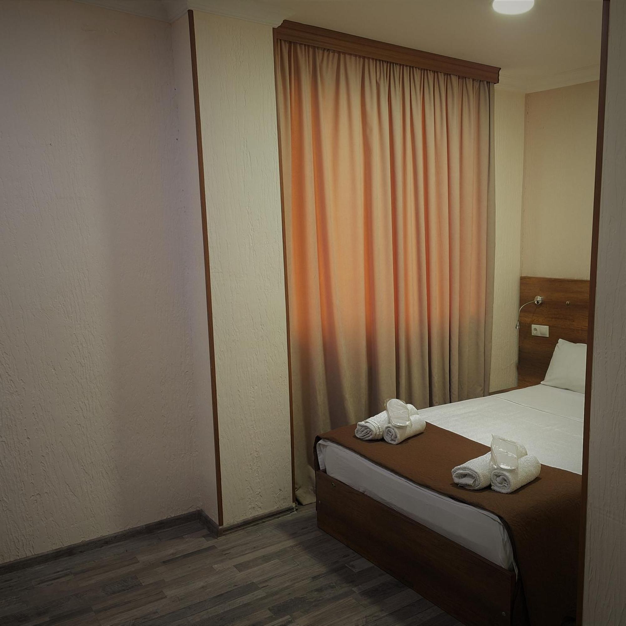 Hotel Georgian Kutaiszi Kültér fotó