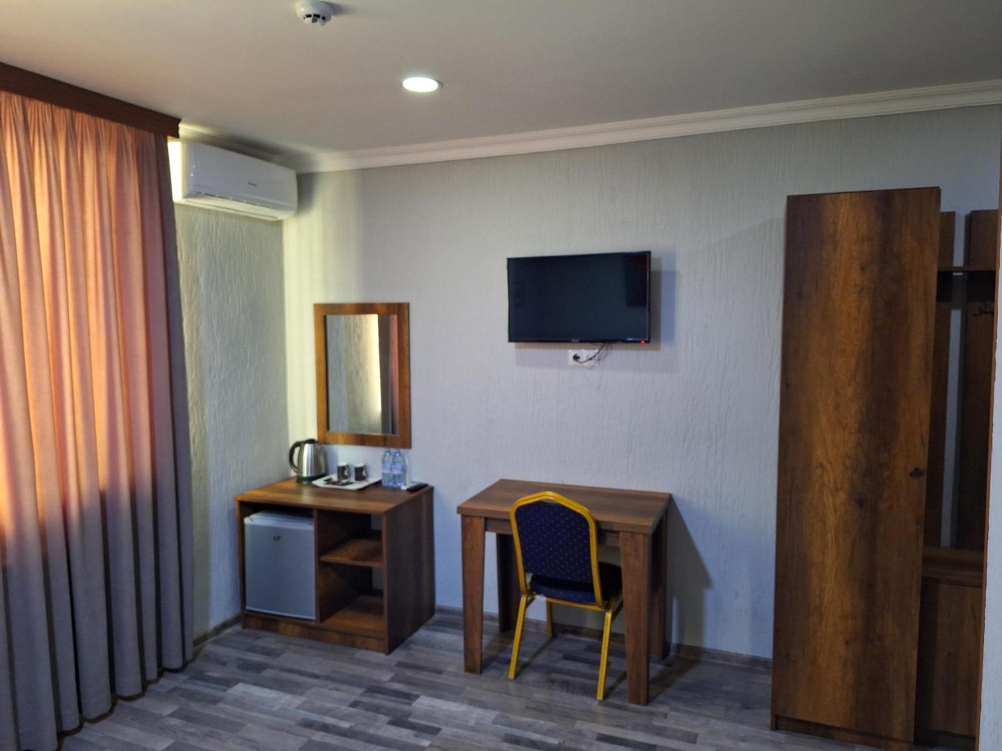 Hotel Georgian Kutaiszi Kültér fotó