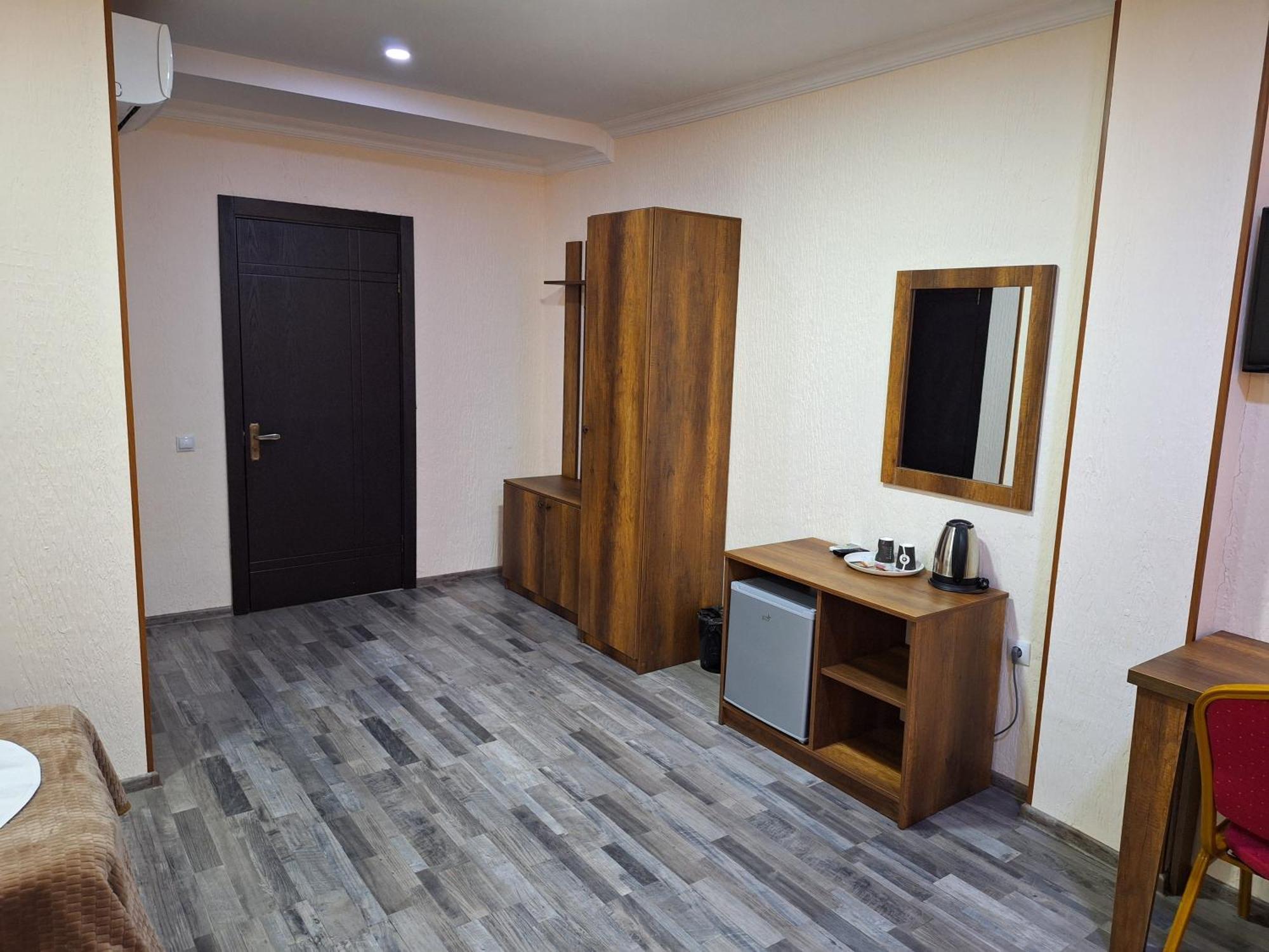 Hotel Georgian Kutaiszi Kültér fotó